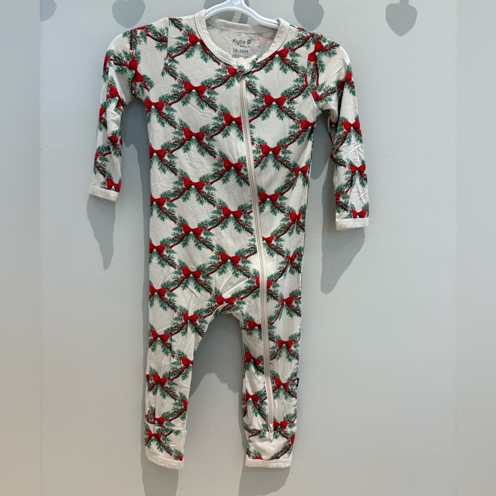 Kyte BABY Zippered Romper in Holiday Bows